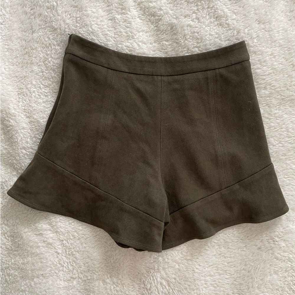 J.O.A. High-Waisted Ruffled Shorts - Picture 2 of 4